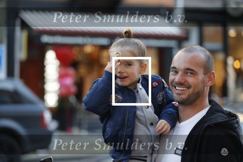 Amsterdam 14 februari 2019
Wesley Sneijder heeft een lunch gehad bij brasserie v Dam met zijn zoon Xess Xava en vrienden.
