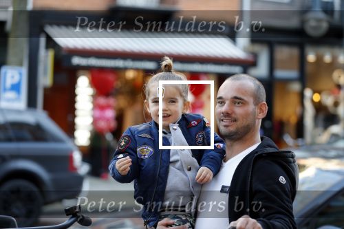 Amsterdam 14 februari 2019
Wesley Sneijder heeft een lunch gehad bij brasserie v Dam met zijn zoon Xess Xava en vrienden.