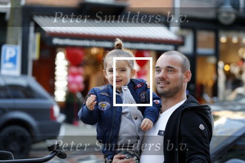 Amsterdam 14 februari 2019
Wesley Sneijder heeft een lunch gehad bij brasserie v Dam met zijn zoon Xess Xava en vrienden.