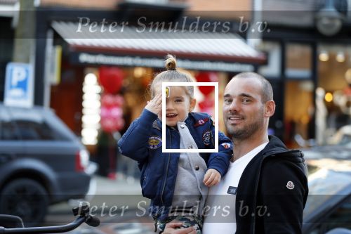 Amsterdam 14 februari 2019
Wesley Sneijder heeft een lunch gehad bij brasserie v Dam met zijn zoon Xess Xava en vrienden.