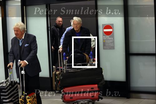 Schiphol 28 februari 2020
Aankomst Willibrord Frequin Barry Stevens Gerard Cox en Peter Faber op schiphol na de opnames van hun programma beter laat dan nooit.
Barrie Stevens