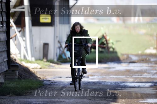 Hei en Boeicop 4 maart 2020
Boer Willem een van de deelnemers van het nieuwe seizoen van boer zoekt vrouw . Willem bij zijn huis / boerderij . Ook zijn moeder is aanwezig . Matthijs Albers van Story is er ook bij .
