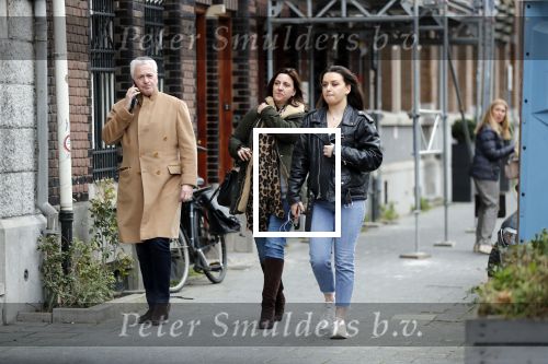 Ansterdam 7 maart 2020
Bram Moszkowicz met zijn dochter en vriendin Nienke Hoogervorst op straat in Amsterdam zuid