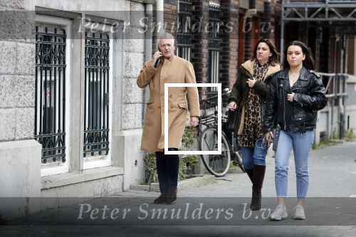 Ansterdam 7 maart 2020
Bram Moszkowicz met zijn dochter en vriendin Nienke Hoogervorst op straat in Amsterdam zuid