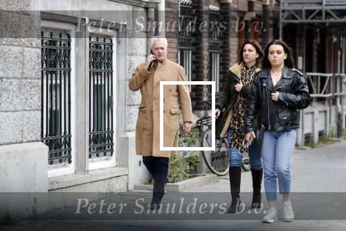 Ansterdam 7 maart 2020
Bram Moszkowicz met zijn dochter en vriendin Nienke Hoogervorst op straat in Amsterdam zuid