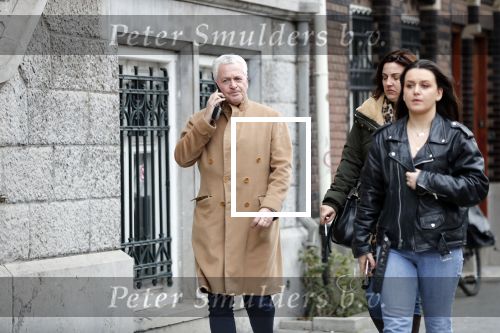 Ansterdam 7 maart 2020
Bram Moszkowicz met zijn dochter en vriendin Nienke Hoogervorst op straat in Amsterdam zuid