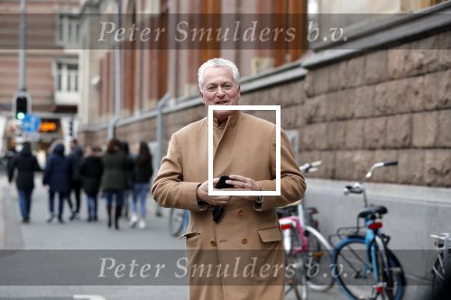 Ansterdam 7 maart 2020
Bram Moszkowicz met zijn dochter en vriendin Nienke Hoogervorst op straat in Amsterdam zuid