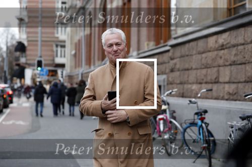 Ansterdam 7 maart 2020
Bram Moszkowicz met zijn dochter en vriendin Nienke Hoogervorst op straat in Amsterdam zuid