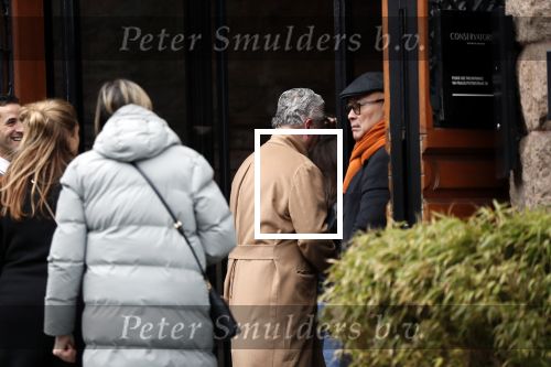 Ansterdam 7 maart 2020
Bram Moszkowicz met zijn dochter en vriendin Nienke Hoogervorst op straat in Amsterdam zuid