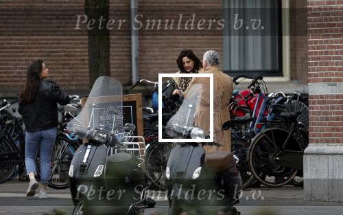 Ansterdam 7 maart 2020
Bram Moszkowicz met zijn dochter en vriendin Nienke Hoogervorst op straat in Amsterdam zuid
