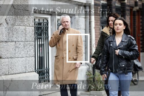 Ansterdam 7 maart 2020
Bram Moszkowicz met zijn dochter en vriendin Nienke Hoogervorst op straat in Amsterdam zuid