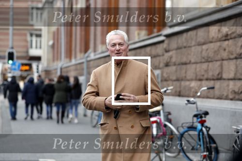 Ansterdam 7 maart 2020
Bram Moszkowicz met zijn dochter en vriendin Nienke Hoogervorst op straat in Amsterdam zuid