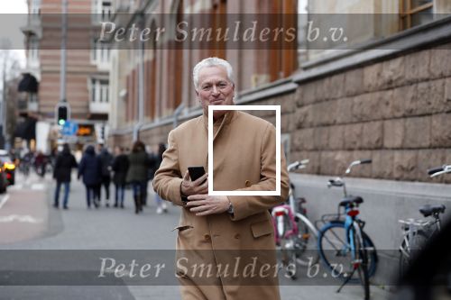 Ansterdam 7 maart 2020
Bram Moszkowicz met zijn dochter en vriendin Nienke Hoogervorst op straat in Amsterdam zuid
