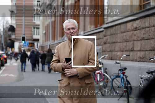 Ansterdam 7 maart 2020
Bram Moszkowicz met zijn dochter en vriendin Nienke Hoogervorst op straat in Amsterdam zuid