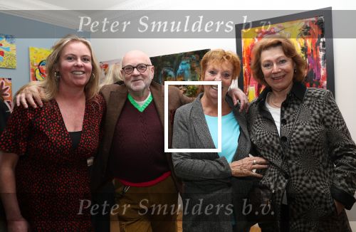 Amsterdam, 8 Maart 2020
Opening Zo Mooi Gallery met schilderrijen van BN-ers
Bruni Heinke Carry Tefsen Serge Henri Valke en Esther Mooij