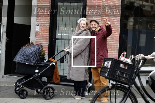 Amsterdam 30 januari 2020
Carolien Spoor en haar man John Karthaus achter de kinderwagen.