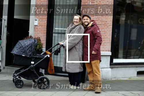 Amsterdam 30 januari 2020
Carolien Spoor en haar man John Karthaus achter de kinderwagen.