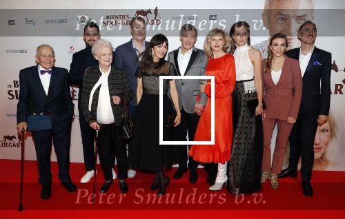 Amsterdam 10 februari 2020
Premiere van de beentjes van Sint Hildegard in Tuschinski met in de hoofdrollen Herman Finkers Johanna ter Steege Leonie ter Braak Ferdi Stofmeel en Daphne Bunskoek .