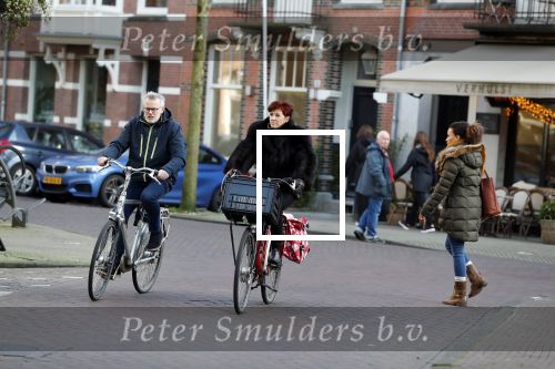 Amsterdam 1 februari 2020
Chazia Mourali met haar man op de fiets in Amsterdam zuid