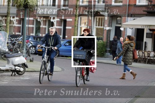 Amsterdam 1 februari 2020
Chazia Mourali met haar man op de fiets in Amsterdam zuid