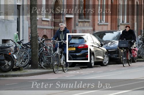 Amsterdam 1 februari 2020
Chazia Mourali met haar man op de fiets in Amsterdam zuid