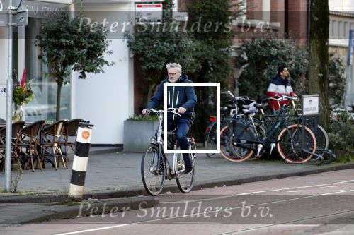 Amsterdam 1 februari 2020
Chazia Mourali met haar man op de fiets in Amsterdam zuid
