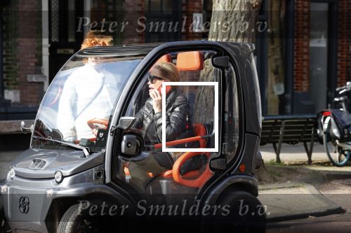 Amsterdam 12 maart 2020
Connie Witteman doet boodschappen met haar Biro . Daarna gaat ze naar de bank