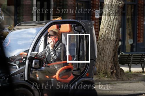 Amsterdam 12 maart 2020
Connie Witteman doet boodschappen met haar Biro . Daarna gaat ze naar de bank