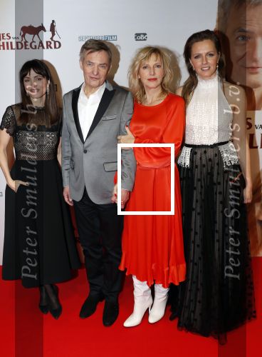 Amsterdam 10 februari 2020
Premiere van de beentjes van Sint Hildegard in Tuschinski met in de hoofdrollen Herman Finkers Johanna ter Steege Leonie ter Braak Ferdi Stofmeel en Daphne Bunskoek .