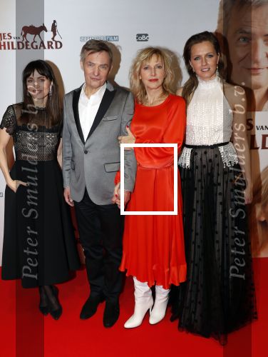 Amsterdam 10 februari 2020
Premiere van de beentjes van Sint Hildegard in Tuschinski met in de hoofdrollen Herman Finkers Johanna ter Steege Leonie ter Braak Ferdi Stofmeel en Daphne Bunskoek .