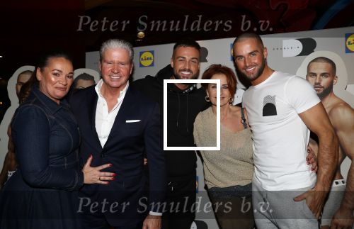 Amsterdam, 20 Februari 2020
Presentatie ondergoed en jogging kleding
door Lidl Gebroeders Dave Roelvink Donny Roelvink en ouders Dries Roelvink Honoria Roelvink Lucienne Kenter