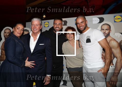 Amsterdam, 20 Februari 2020
Presentatie ondergoed en jogging kleding
door Lidl Gebroeders Dave Roelvink Donny Roelvink en ouders Dries Roelvink Honoria Roelvink Lucienne Kenter