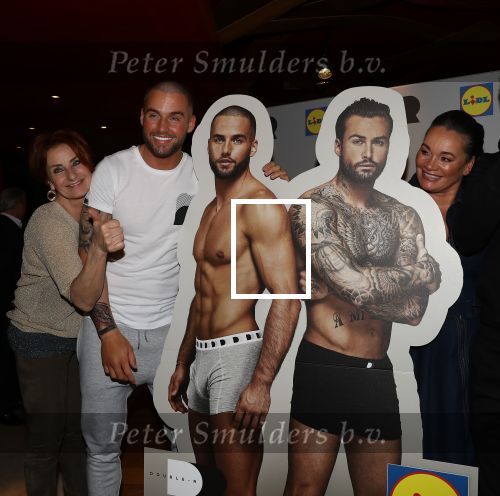 Amsterdam, 20 Februari 2020
Presentatie ondergoed en jogging kleding
door Lidl Gebroeders Dave Roelvink Donny Roelvink Lucienne Kenter en Honoria Roelvink