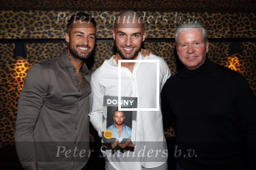 Amsterdam 10 februari 2020
Boek presentatie Donny Roelvink bij Mama Kelly.
Zijn ouders Dries Lucienne Kenter en broer Dave waren natuurlijk aanwezig.