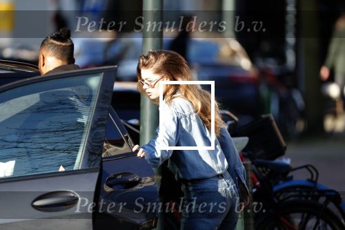 Amsterdam 7 februari 2020
Doutzen Kroes en haar man Sunnery James doen boodschappen met hun dochtertje op de cornelis schuytstraat