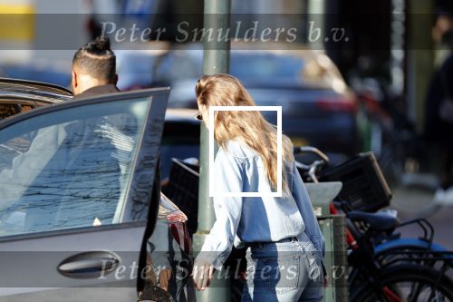 Amsterdam 7 februari 2020
Doutzen Kroes en haar man Sunnery James doen boodschappen met hun dochtertje op de cornelis schuytstraat