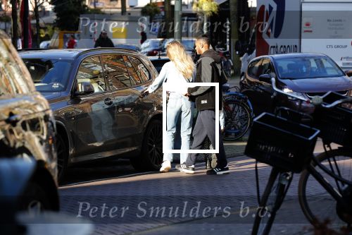 Amsterdam 7 februari 2020
Doutzen Kroes en haar man Sunnery James doen boodschappen met hun dochtertje op de cornelis schuytstraat