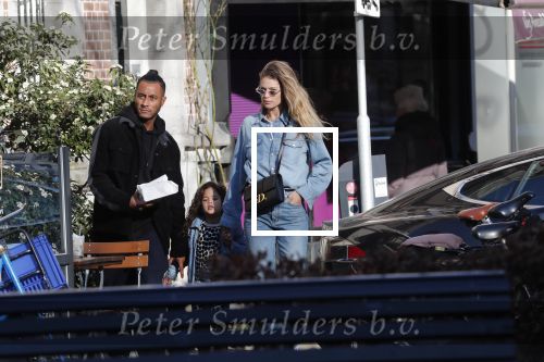 Amsterdam 7 februari 2020
Doutzen Kroes en haar man Sunnery James doen boodschappen met hun dochtertje op de cornelis schuytstraat