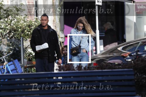 Amsterdam 7 februari 2020
Doutzen Kroes en haar man Sunnery James doen boodschappen met hun dochtertje op de cornelis schuytstraat