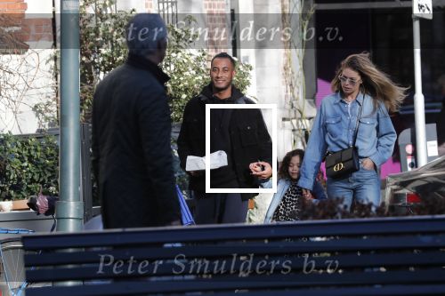 Amsterdam 7 februari 2020
Doutzen Kroes en haar man Sunnery James doen boodschappen met hun dochtertje op de cornelis schuytstraat