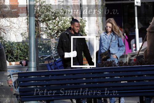Amsterdam 7 februari 2020
Doutzen Kroes en haar man Sunnery James doen boodschappen met hun dochtertje op de cornelis schuytstraat