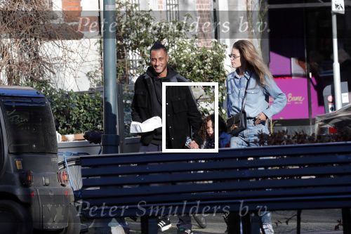 Amsterdam 7 februari 2020
Doutzen Kroes en haar man Sunnery James doen boodschappen met hun dochtertje op de cornelis schuytstraat