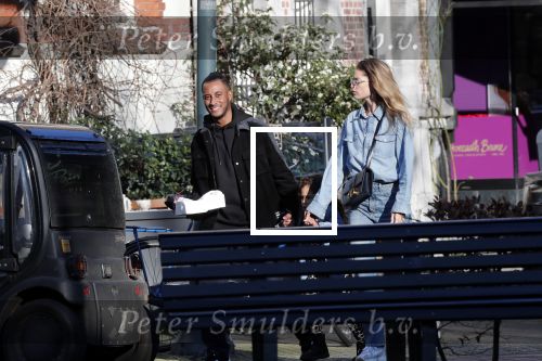 Amsterdam 7 februari 2020
Doutzen Kroes en haar man Sunnery James doen boodschappen met hun dochtertje op de cornelis schuytstraat