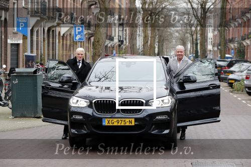 Amsterdam 8 februari 2020
Dries Roelvink en zijn beste vriend Gunther met de BMW X4 in Amsterdam zuid