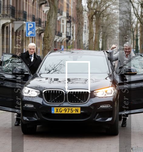 Amsterdam 8 februari 2020
Dries Roelvink en zijn beste vriend Gunther met de BMW X4 in Amsterdam zuid