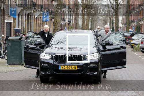 Amsterdam 8 februari 2020
Dries Roelvink en zijn beste vriend Gunther met de BMW X4 in Amsterdam zuid