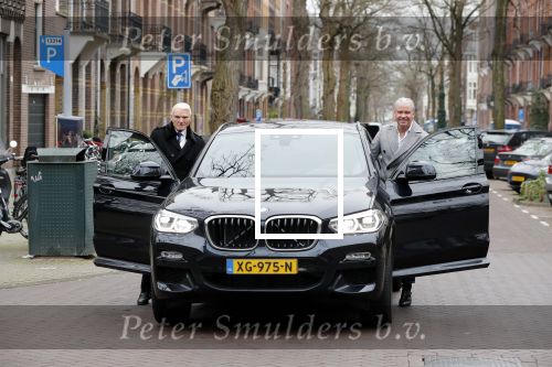 Amsterdam 8 februari 2020
Dries Roelvink en zijn beste vriend Gunther met de BMW X4 in Amsterdam zuid