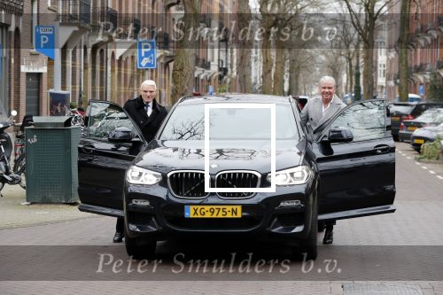 Amsterdam 8 februari 2020
Dries Roelvink en zijn beste vriend Gunther met de BMW X4 in Amsterdam zuid