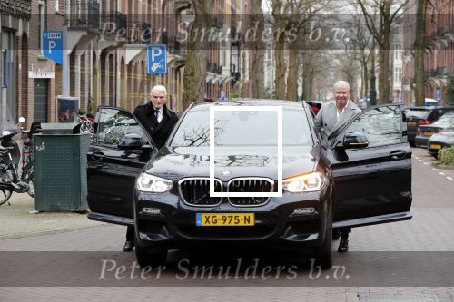 Amsterdam 8 februari 2020
Dries Roelvink en zijn beste vriend Gunther met de BMW X4 in Amsterdam zuid