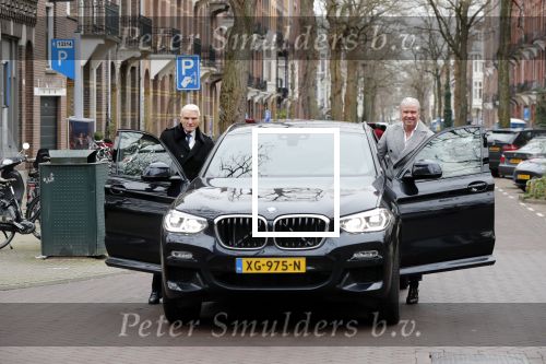Amsterdam 8 februari 2020
Dries Roelvink en zijn beste vriend Gunther met de BMW X4 in Amsterdam zuid